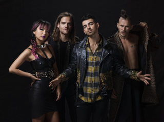  Joe Jonas แห่งวง DNCE ลั่น!!  แฟนชาวไทยเตรียมสนุก มันส์สุดเหวี่ยง ไปกับพวกเขาได้ที่งาน SOUNDBOX 10 สิงหาคมนี้ ที่เมืองไทย จีเอ็มเอ็ม ไลฟ์ เฮ้าส์ เซ็นทรัลเวิลด์